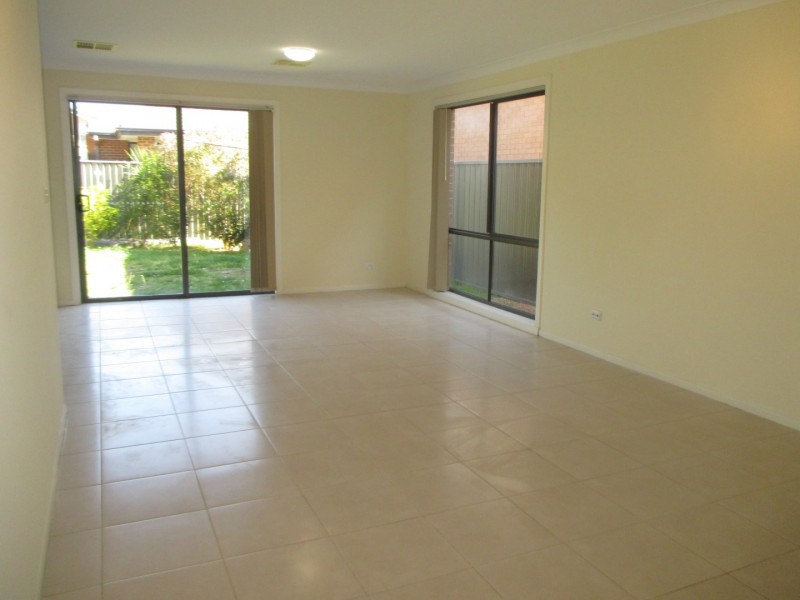 11 Kobe Street, Ropes Crossing NSW 2760