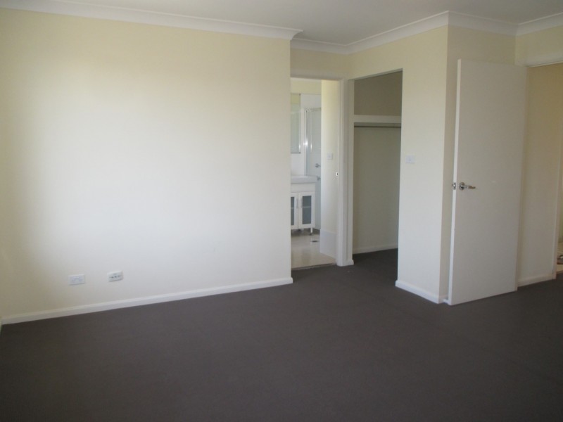 11 Kobe Street, Ropes Crossing NSW 2760