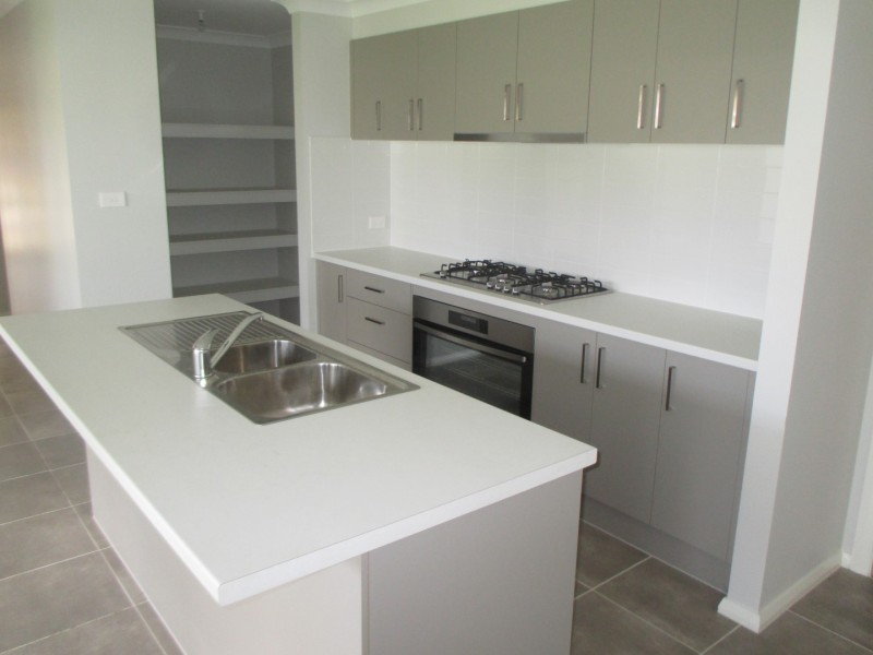 60A Menzies Circuit, St Clair NSW 2759