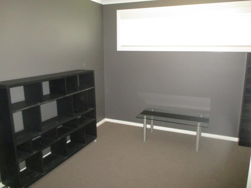 60A Menzies Circuit, St Clair NSW 2759