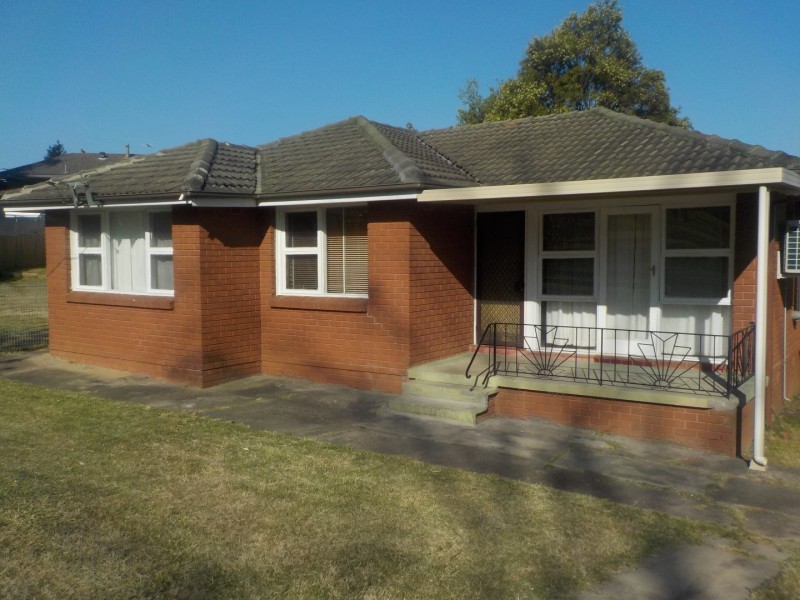 8 Chester Avenue, Cambridge Park NSW 2747