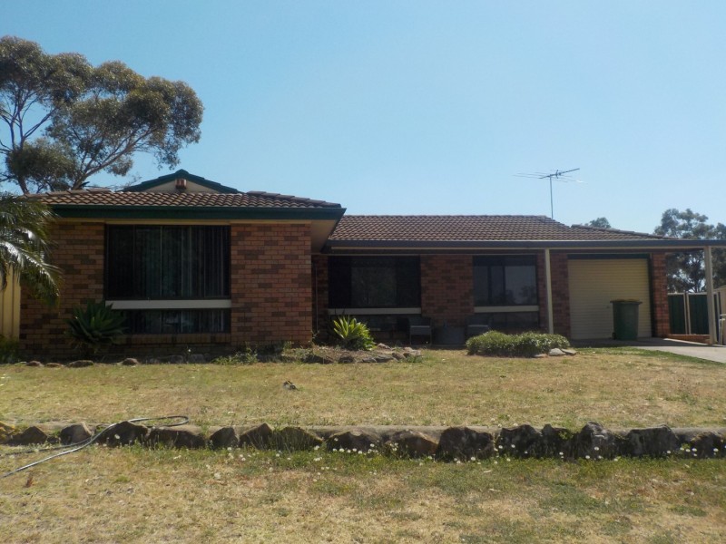 16 Topeka Glen, St Clair NSW 2759