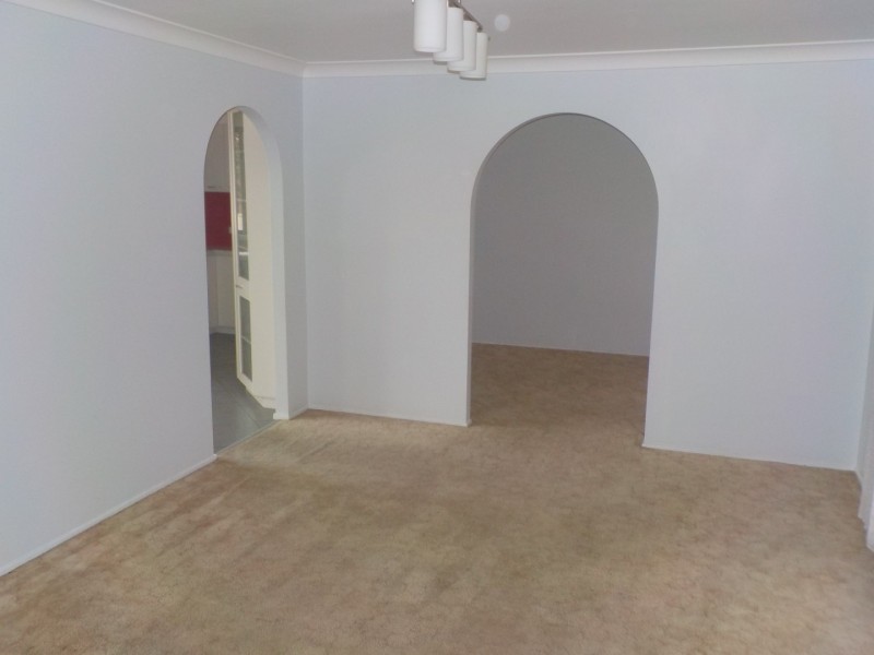 16 Topeka Glen, St Clair NSW 2759