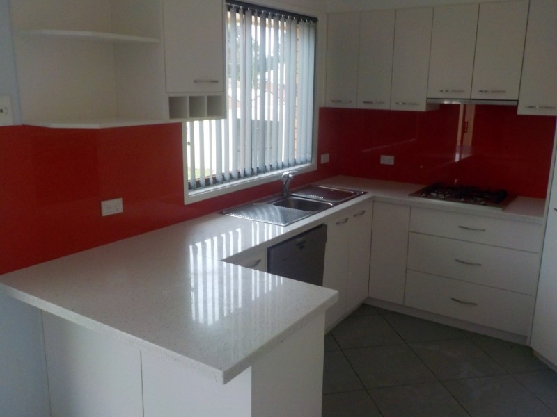 16 Topeka Glen, St Clair NSW 2759