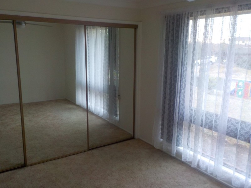 16 Topeka Glen, St Clair NSW 2759