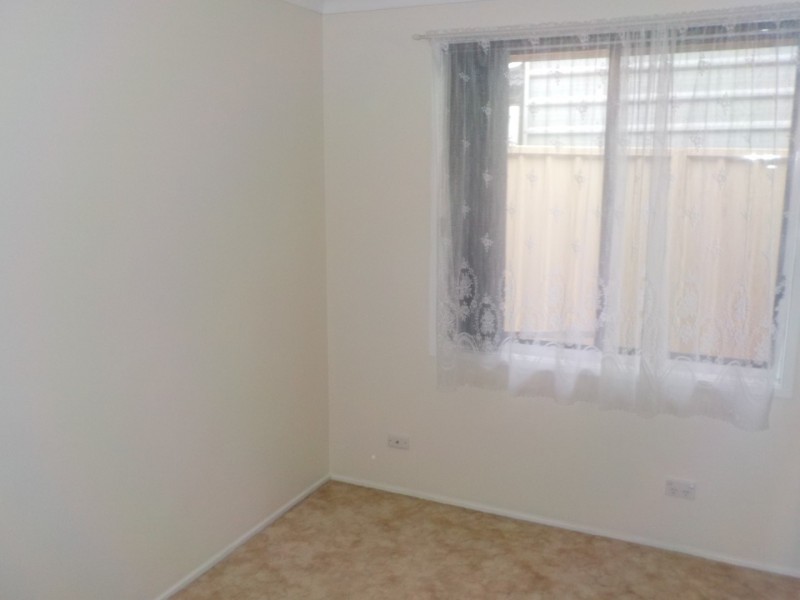 16 Topeka Glen, St Clair NSW 2759