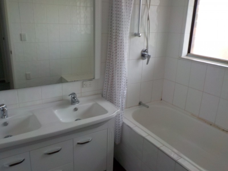 16 Topeka Glen, St Clair NSW 2759