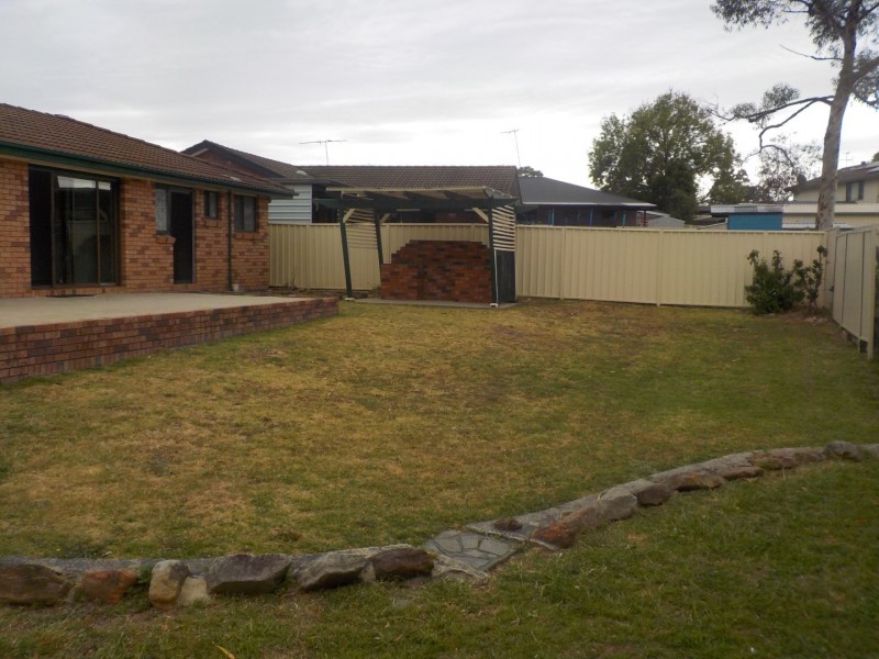 16 Topeka Glen, St Clair NSW 2759