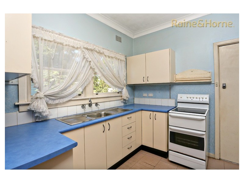 33 CUTLER AVENUE, St Marys NSW 2760