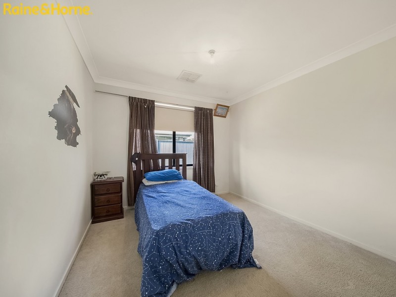 5 Nield Street, Ropes Crossing NSW 2760