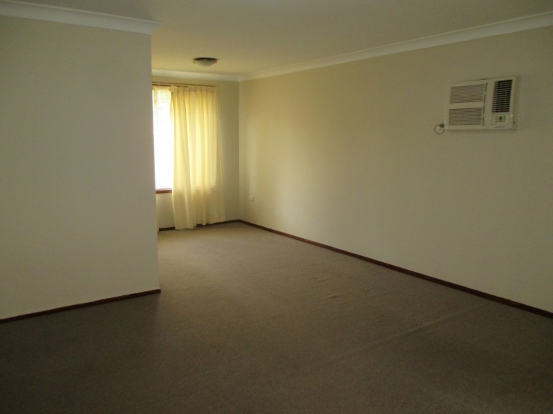 6 Grevillea Drive, St Clair NSW 2759