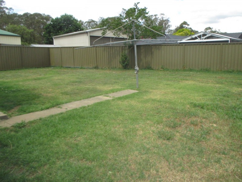 6 Grevillea Drive, St Clair NSW 2759