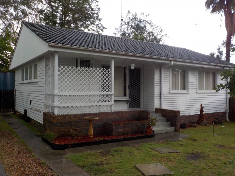 8 Kista Dan Avenue, Tregear NSW 2770