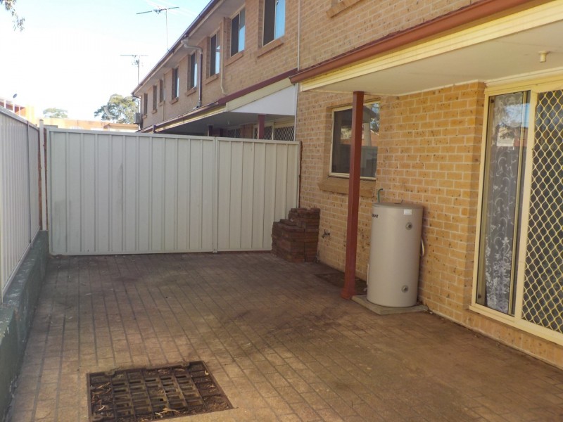 2/2 Wattle Avenue, North St Marys NSW 2760