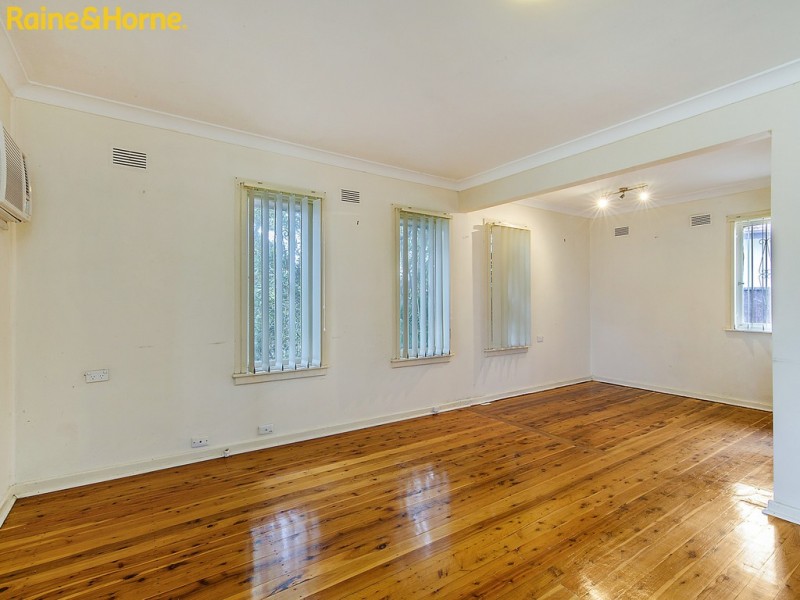 9 PARKES CRESCENT, Blackett NSW 2770