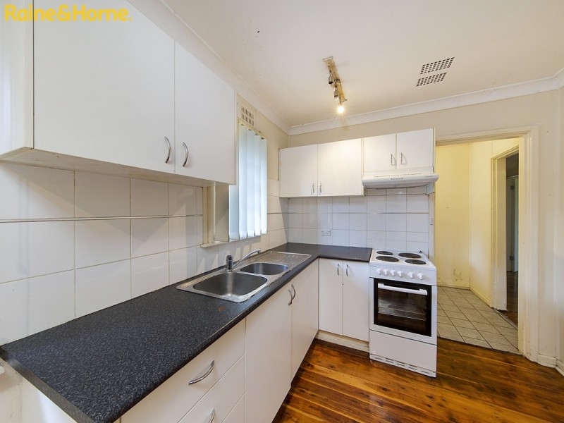 9 PARKES CRESCENT, Blackett NSW 2770