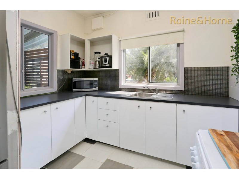 2 ACACIA AVENUE, St Marys NSW 2760