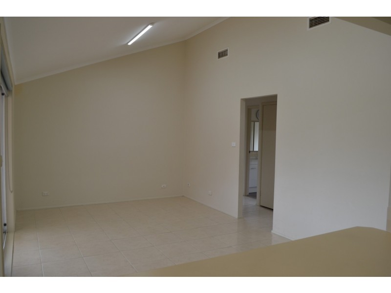 12 Lorikeet Place, St Clair NSW 2759