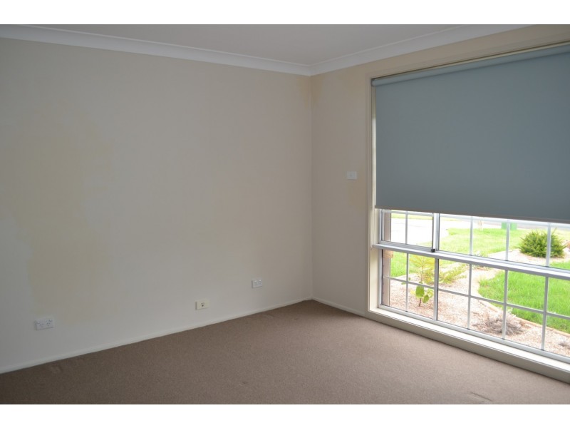 12 Lorikeet Place, St Clair NSW 2759