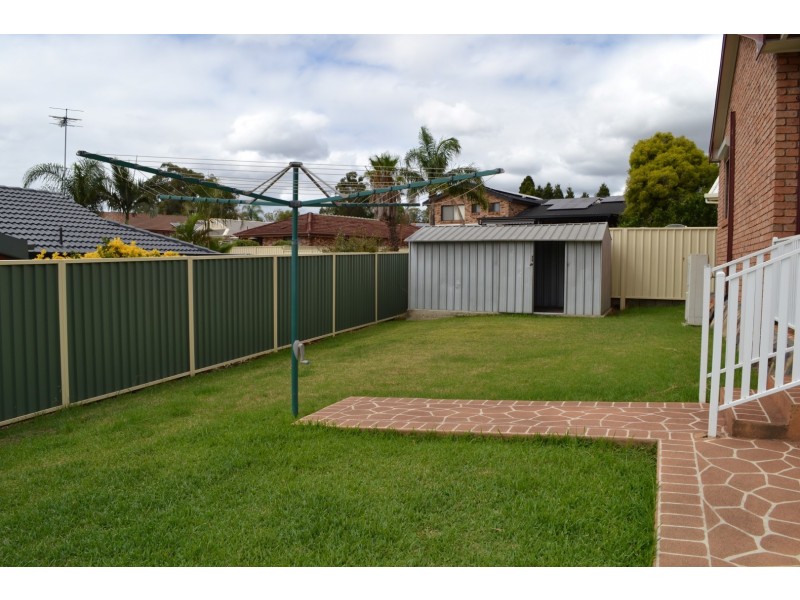 12 Lorikeet Place, St Clair NSW 2759