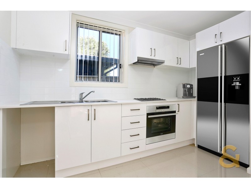 2/32 Canberra Street, Oxley Park NSW 2760