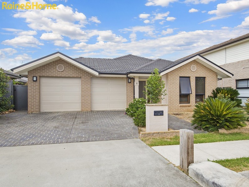 5 Nield St, Ropes Crossing NSW 2760