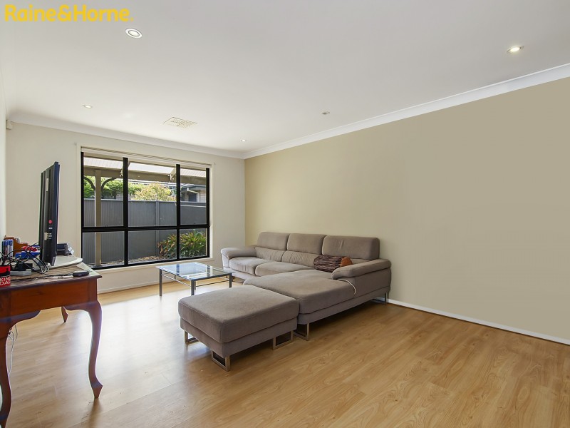 5 Nield St, Ropes Crossing NSW 2760