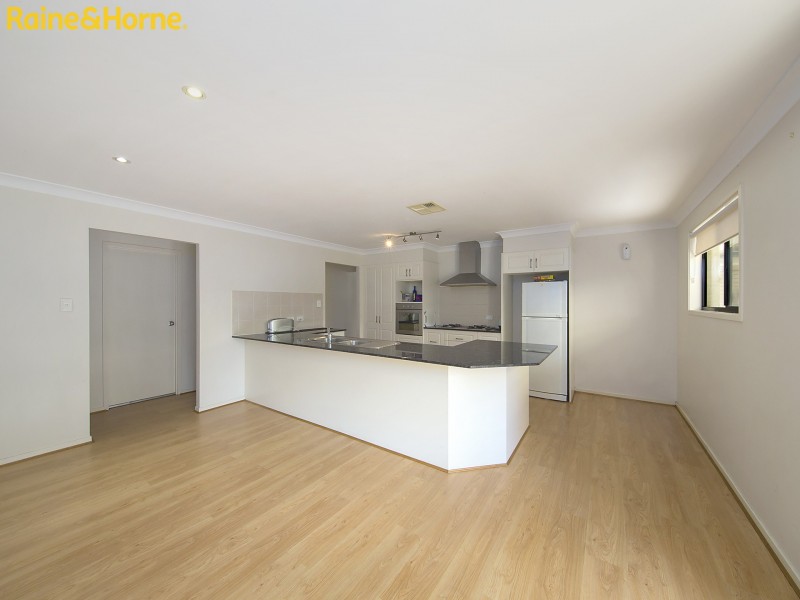 5 Nield St, Ropes Crossing NSW 2760