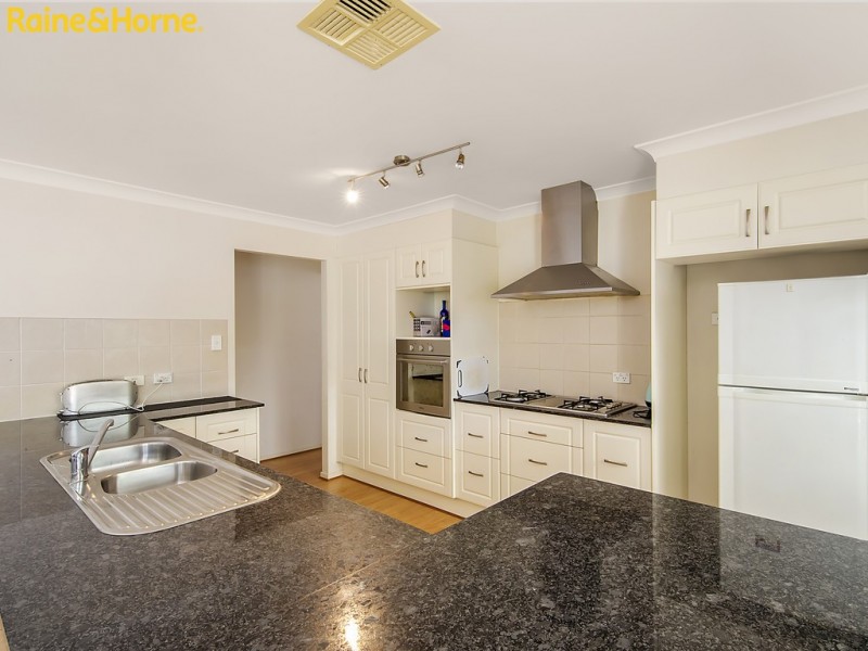 5 Nield St, Ropes Crossing NSW 2760