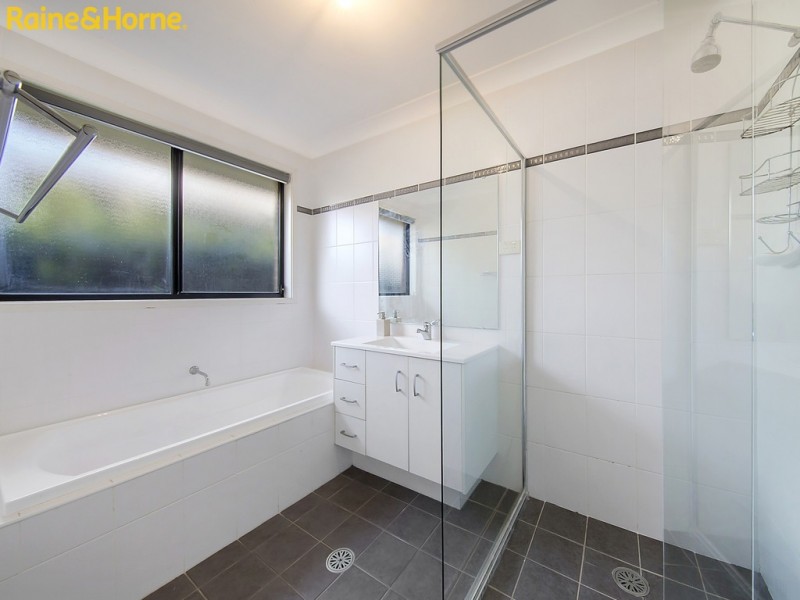 5 Nield St, Ropes Crossing NSW 2760