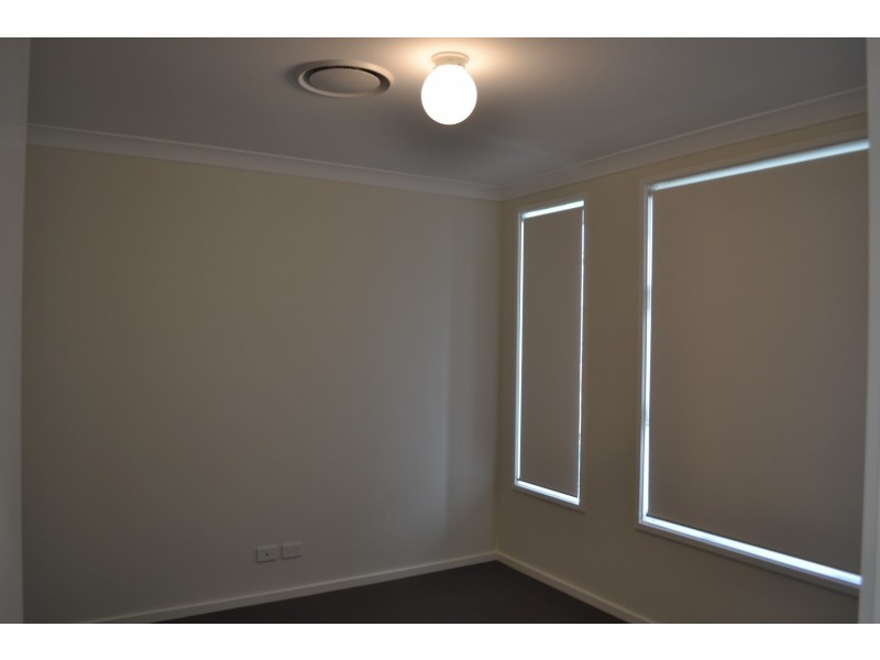 10 Glycine Street, Denham Court NSW 2565