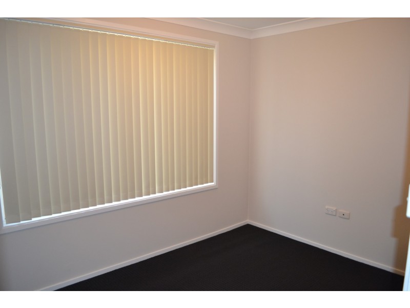 10 Shadlow Crescent, St Clair NSW 2759