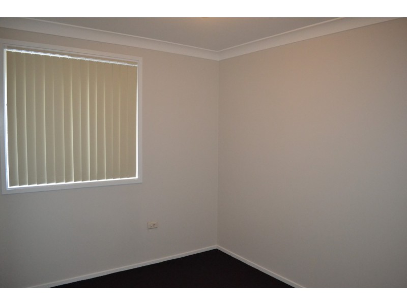10 Shadlow Crescent, St Clair NSW 2759