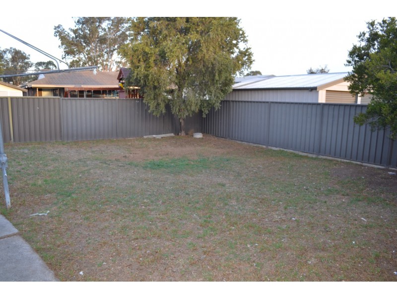 10 Shadlow Crescent, St Clair NSW 2759