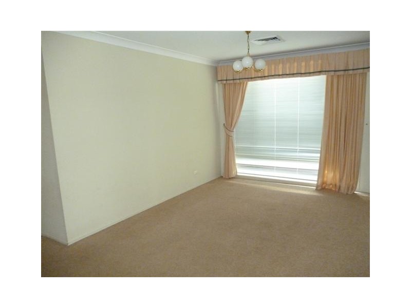 12 Lorikeet Place, St Clair NSW 2759