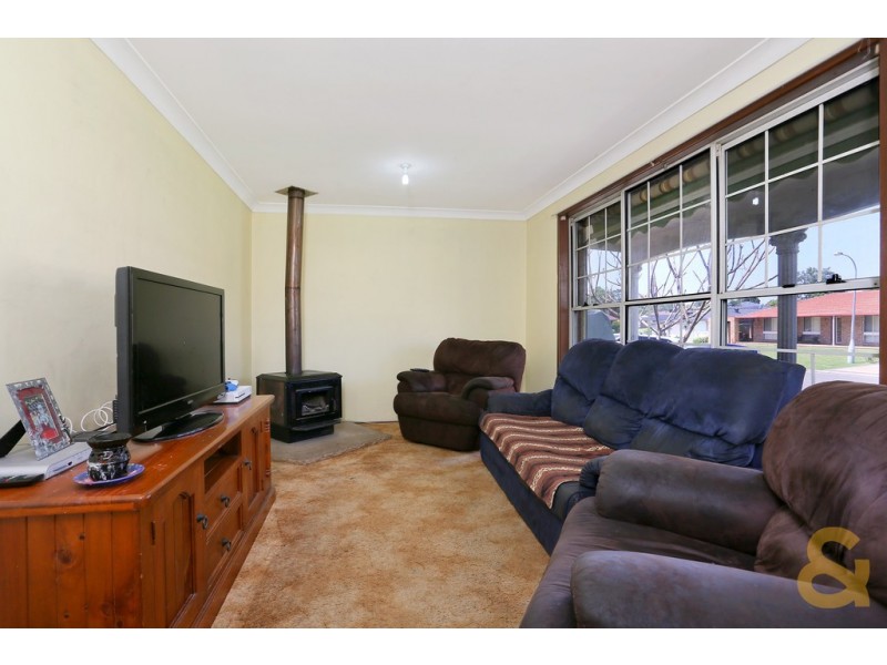 12 Tulip Pl, St Clair NSW 2759
