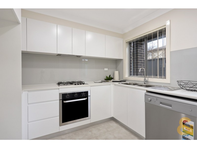 2/111-113 Canberra Street, Oxley Park NSW 2760