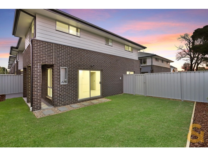 2/111-113 Canberra Street, Oxley Park NSW 2760