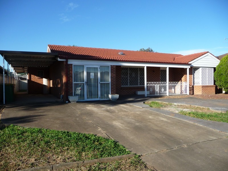 5 Marne Place, St Clair NSW 2759