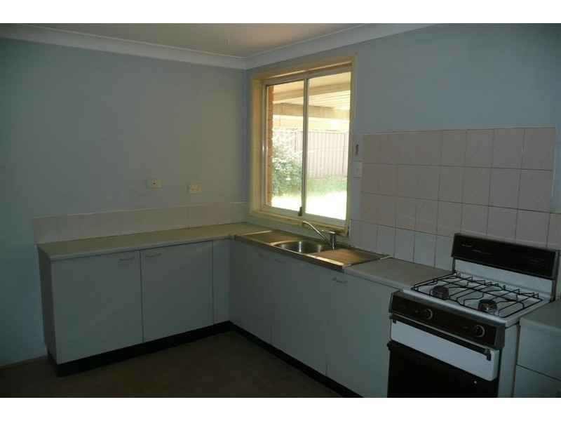 8 Lima Close, Claremont Meadows NSW 2747