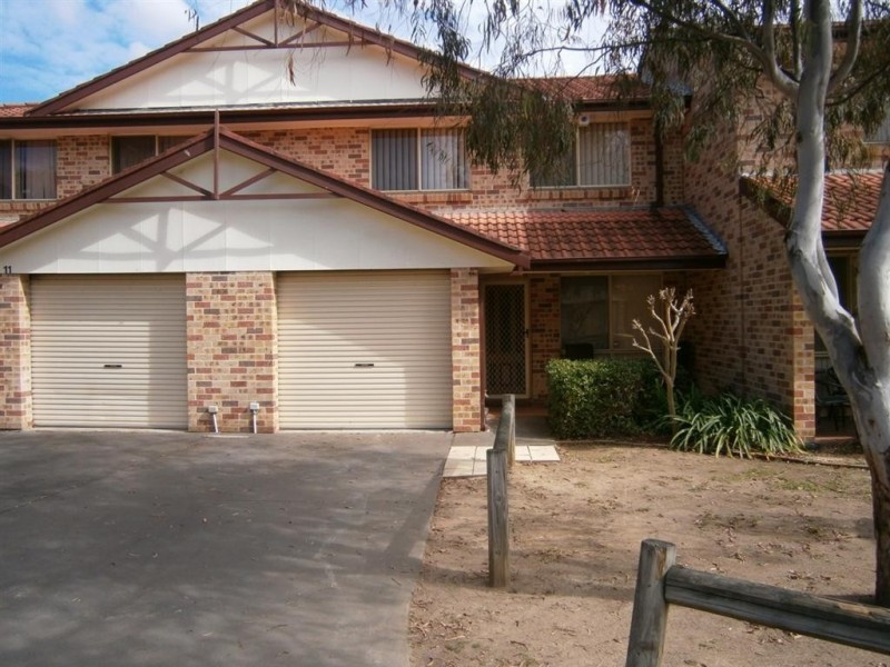 2 Bayton, Oxley Park NSW 2760