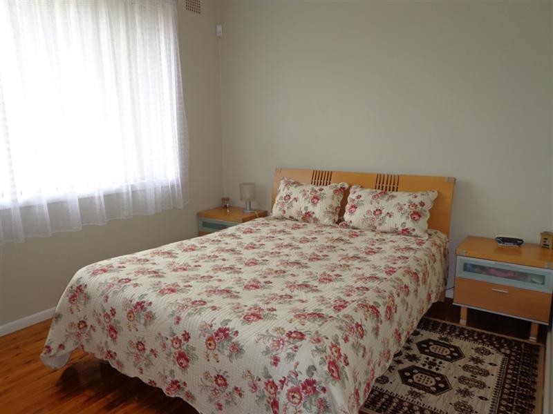 28 Craig Ave, Oxley Park NSW 2760