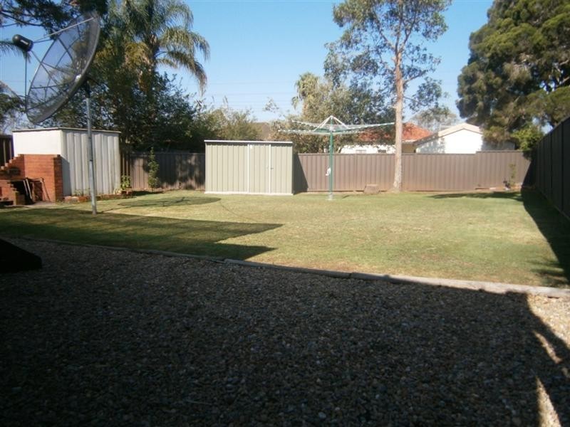 28 Craig Ave, Oxley Park NSW 2760