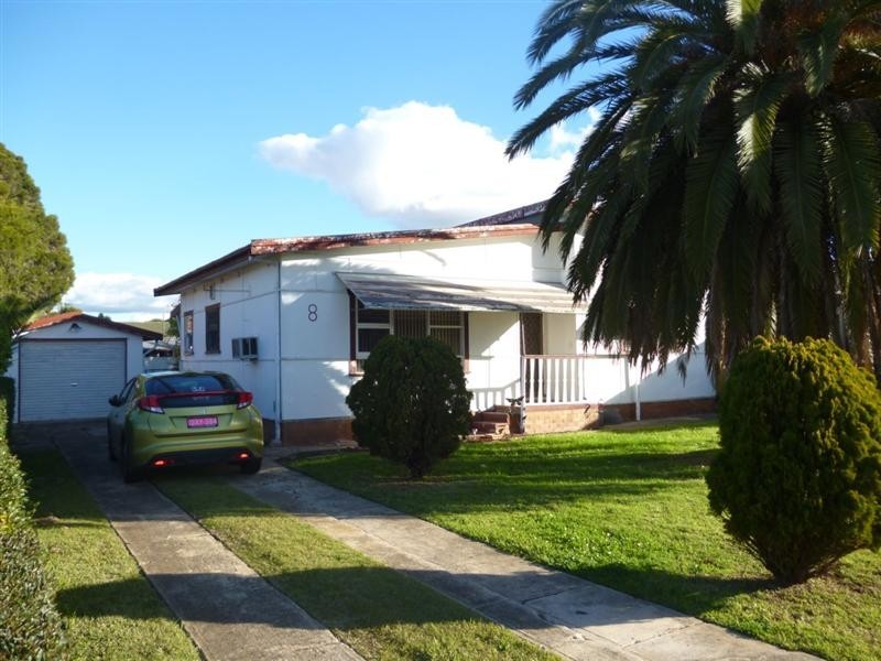 8 Brooker St, Colyton NSW 2760