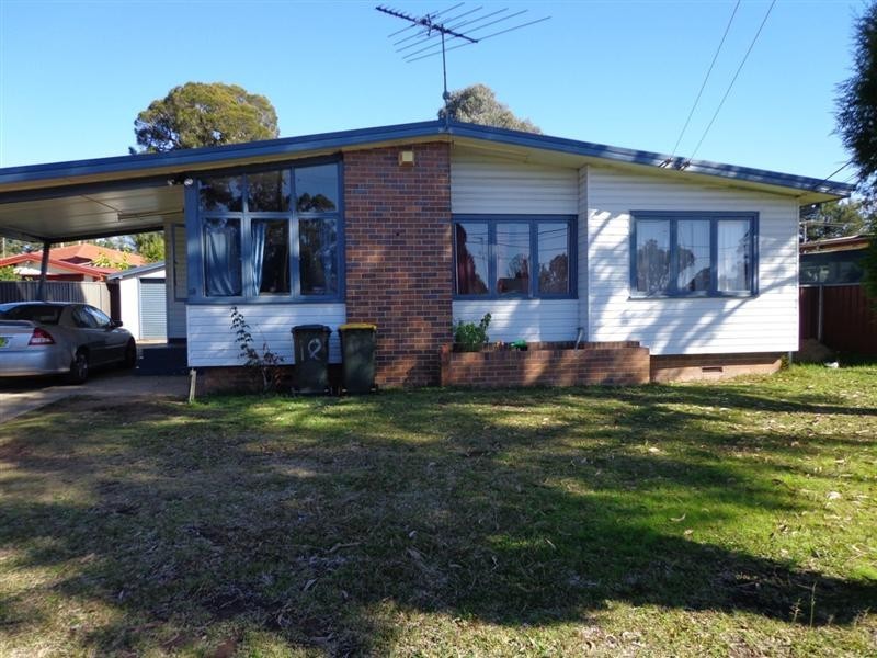 18 Pitcairn, Lethbridge Park NSW 2770