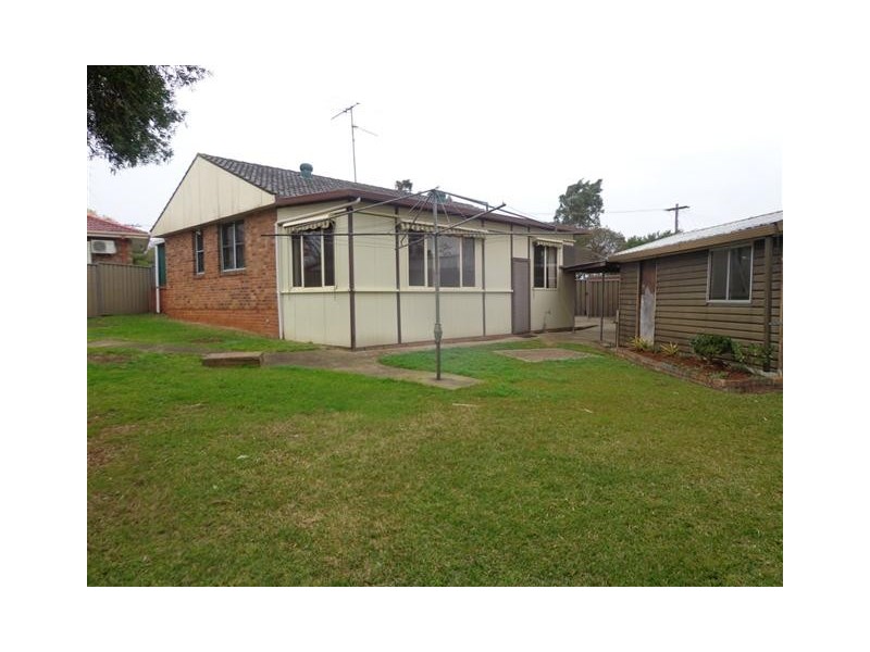 26 Nauru Cres, Lethbridge Park NSW 2770