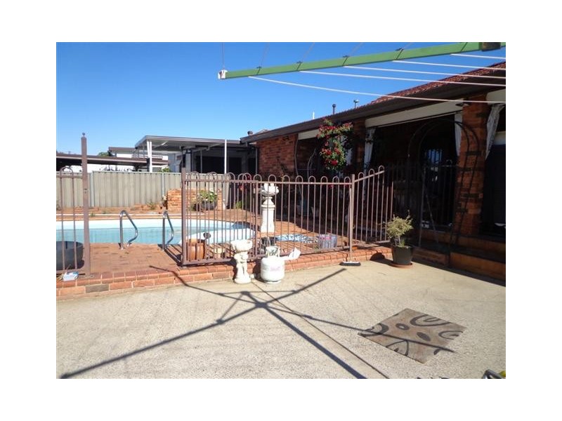 8 Dan Crescent, Colyton NSW 2760