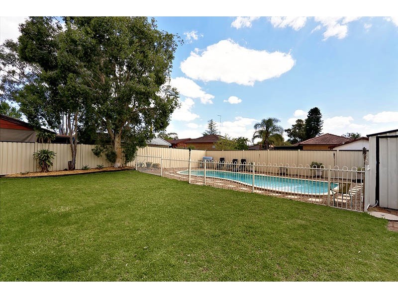 35 Blackwell Drive, St Clair NSW 2759