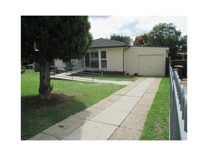 61 Marquesa Cres, Lethbridge Park NSW 2770