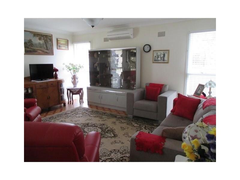 61 Marquesa Cres, Lethbridge Park NSW 2770